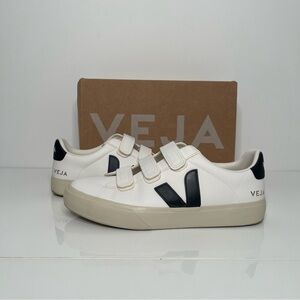 VEJA Recife Black Logo Leather Velcro Sneakers Extra White EU 40 / US 9